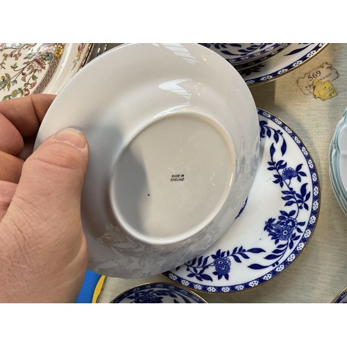 571 - Part Windsor tea set & blue & white tea set