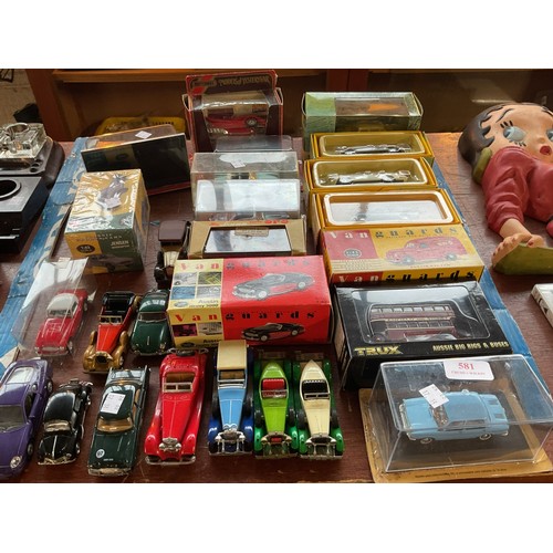 581 - Qty of model cars