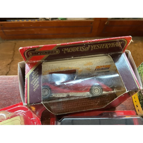 581 - Qty of model cars