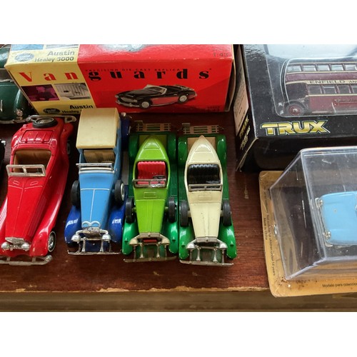 581 - Qty of model cars