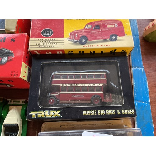 581 - Qty of model cars