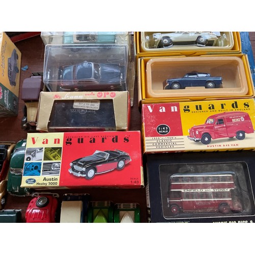 581 - Qty of model cars