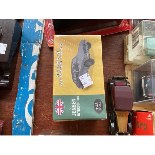 581 - Qty of model cars