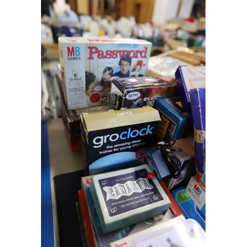 332 - Large qty of board games, some vintage