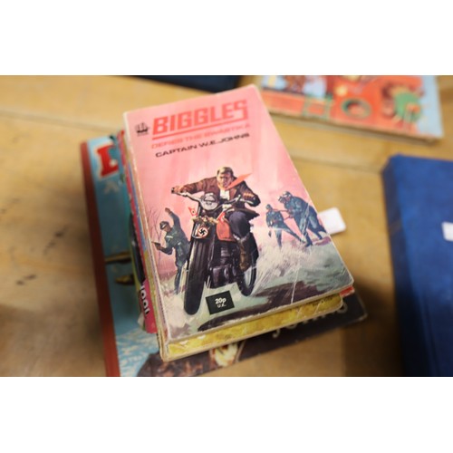 387 - Biggles books, incl 1st edition 'Biggle goes to school' with dust jacket