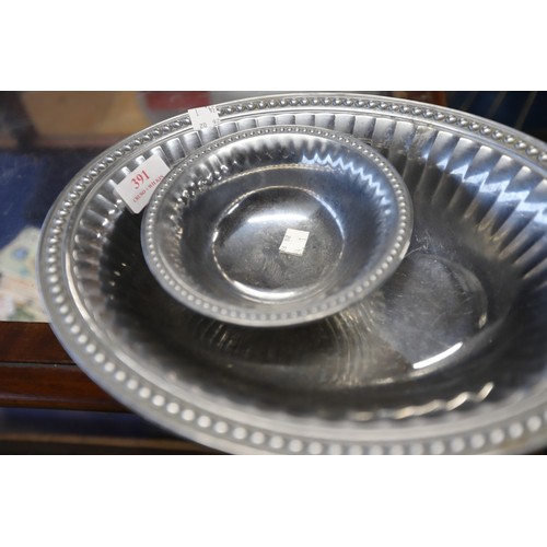 391 - 2 vintage Wilton Armetale serving dishes in reggae pattern, fully marked on base