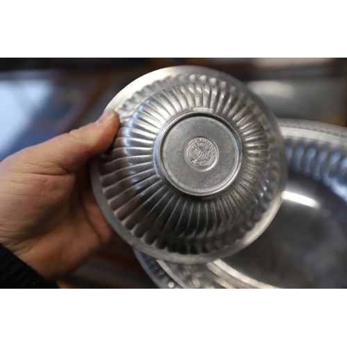 391 - 2 vintage Wilton Armetale serving dishes in reggae pattern, fully marked on base