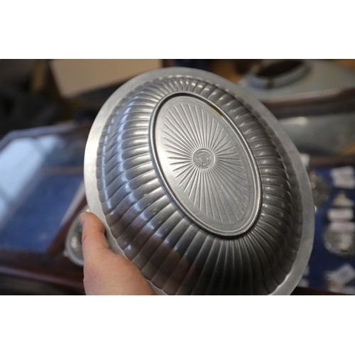 391 - 2 vintage Wilton Armetale serving dishes in reggae pattern, fully marked on base