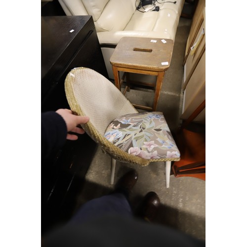 608 - Loom style chair