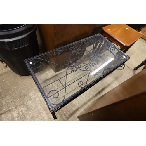 643 - Glass top coffee table & corner stand