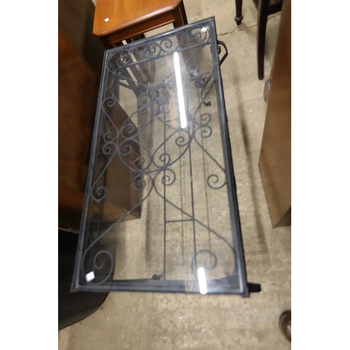 643 - Glass top coffee table & corner stand