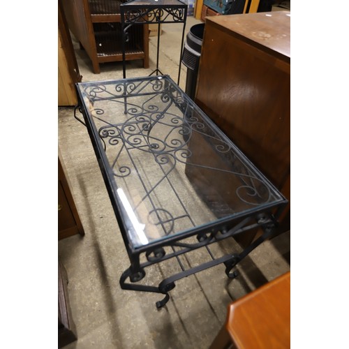 643 - Glass top coffee table & corner stand