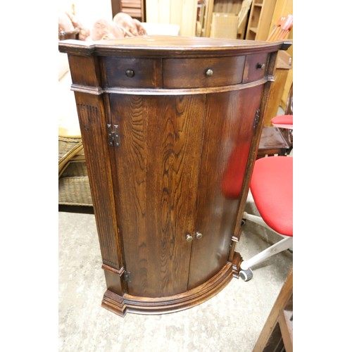 644 - Corner cupboard