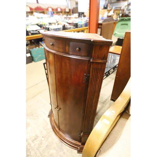 644 - Corner cupboard