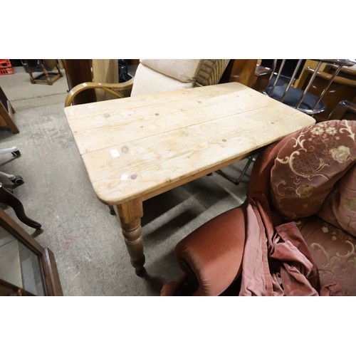 646 - Pine side table