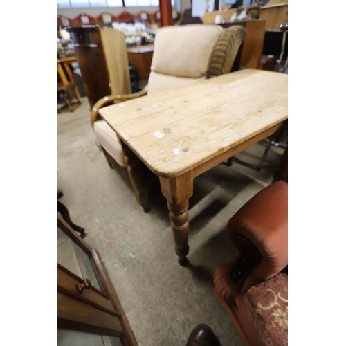 646 - Pine side table