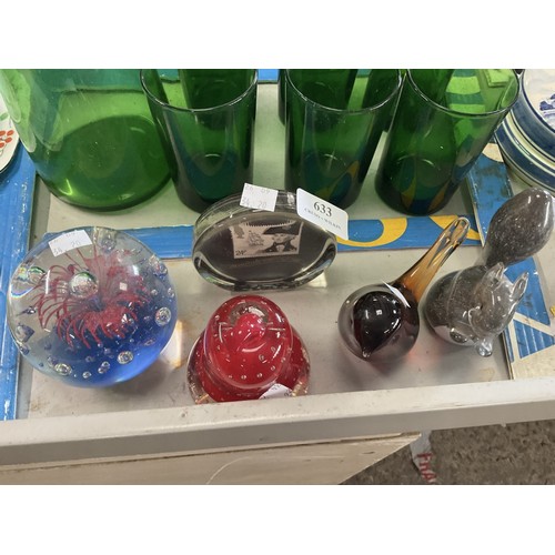 633 - Paperweights, incl Wedgwood animals