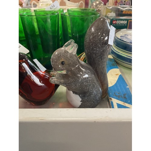 633 - Paperweights, incl Wedgwood animals