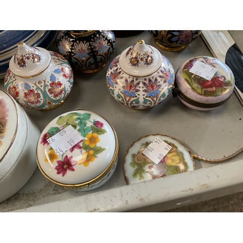 638 - Delft, enameled, pot, wood - all small trinket boxes