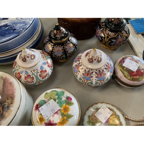 638 - Delft, enameled, pot, wood - all small trinket boxes