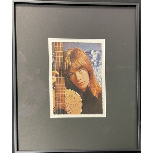 79 - FRANCOISE HARDY - SIGNED PHOTO. A vintage colour photo depicting Francoise Hardy signed in pen by Fr... 