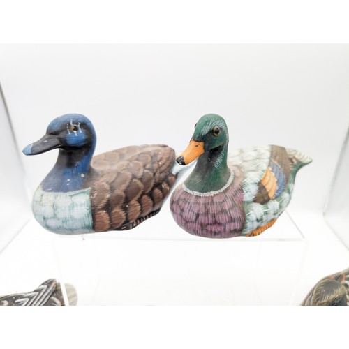 316 - 9 Vintage Ducks ! Good Mixture of Duck Ornaments / Decoys, Mixture of Wooden / Ceramic. Some Marked ... 