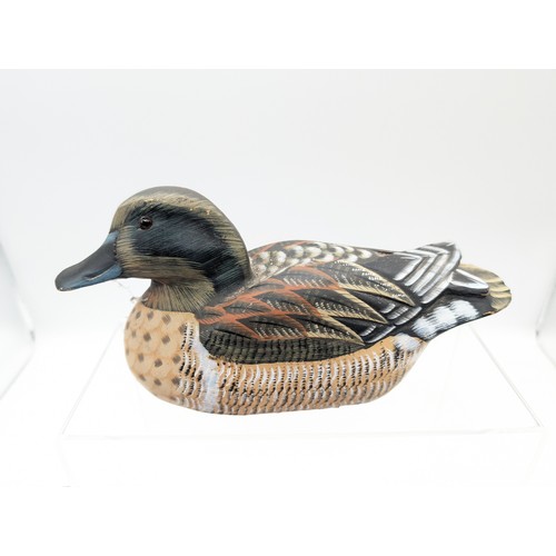 316 - 9 Vintage Ducks ! Good Mixture of Duck Ornaments / Decoys, Mixture of Wooden / Ceramic. Some Marked ... 