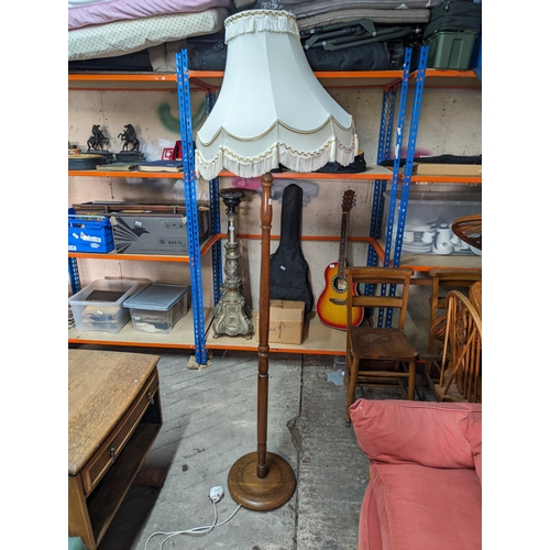 28 - Turned Wooden Standard Lamp With Large Cream Shade
Needs Re- Wiring
Height to shade 150cm
Shade diam... 