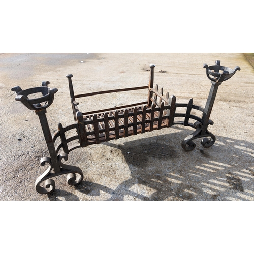 42 - Antique Fireplace, Medieval Style, Cup Dogs, English Iron, Circa 1900 Revival
95 x 50 x 45