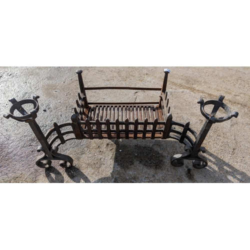 42 - Antique Fireplace, Medieval Style, Cup Dogs, English Iron, Circa 1900 Revival
95 x 50 x 45