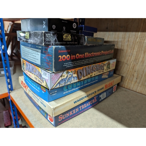 259 - Quantity of Vintage Boardgames / Toys Includes Star Wars / Risk / Sunken Treasure Plus Others. Appea... 