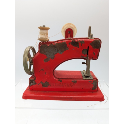 276 - A Vintage Vulcan 'Minor ' Child's Sewing Machine - Nice Condition