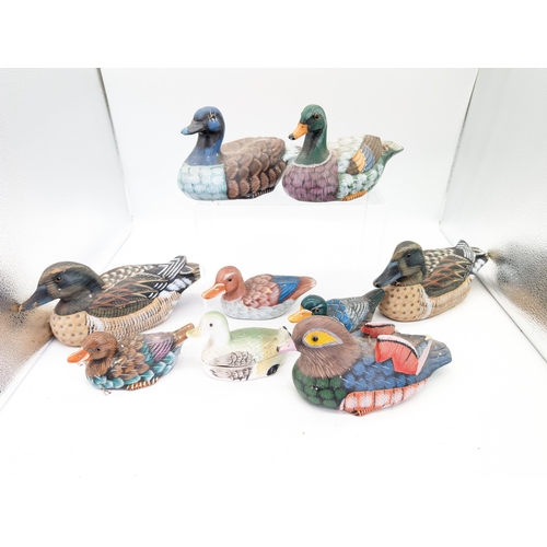 316 - 9 Vintage Ducks ! Good Mixture of Duck Ornaments / Decoys, Mixture of Wooden / Ceramic. Some Marked ... 