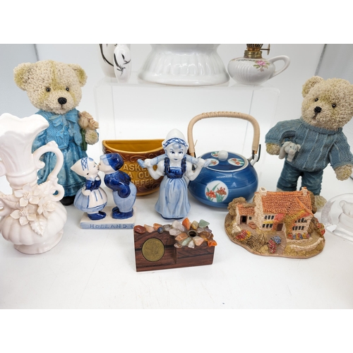 317 - Eclectic Bundle Ceramics / Ornaments / Lilliput Lane, Grandparent Moneyboxes, A Little bit of Everyt... 