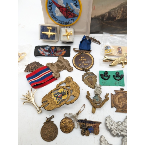 415 - Various Badges, Military Beret Badges Plus Others