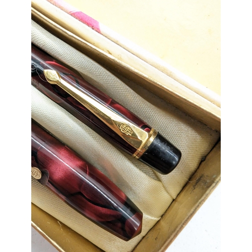 456 - Very Rare Conway Stewart  no# 14 ,14k Pen Set Marbled Red