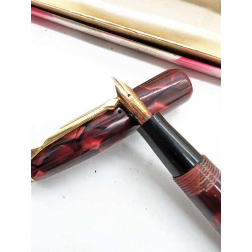 456 - Very Rare Conway Stewart  no# 14 ,14k Pen Set Marbled Red