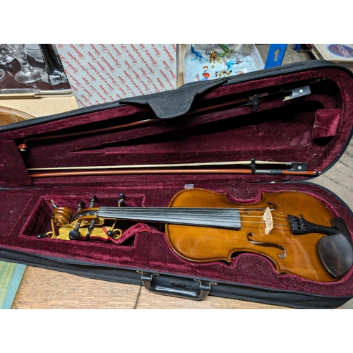 460 - A. Schroetter AsVo604/4 Violin
With Two Bows, Some Mild Cosmetic Scuffs.