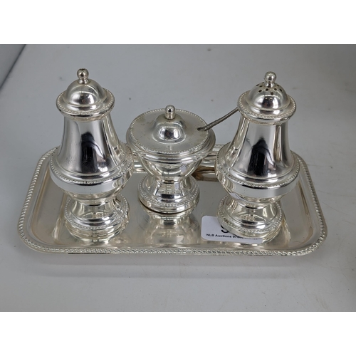 99 - Good Selection Plateware - Shell Dish With Spoon, Condiment Set With Tray, Shell Napkin Holder, Cake... 