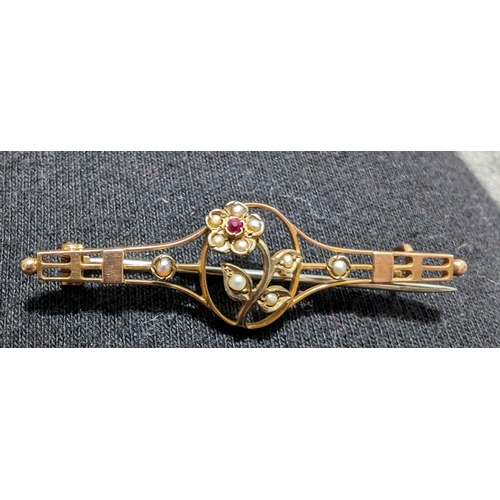 489 - Art Deco 9ct Gold / Seed Pearl Brooch Very Pretty !
2.22g