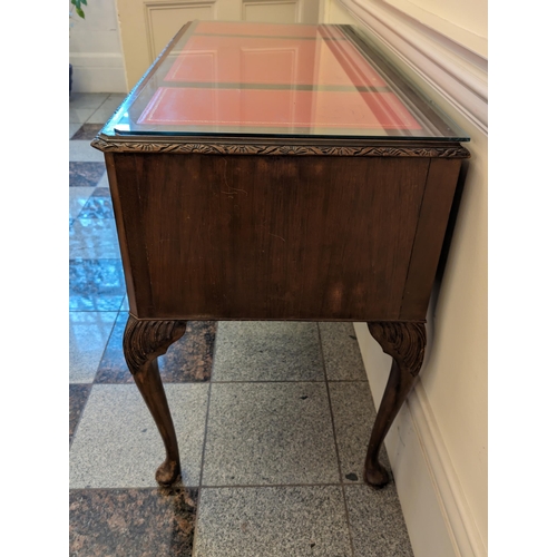 111 - Gorgeous Mahogany / Walnut C1930 Writing Desk, With Red Leather Baize and Glass top, Cabriole Legs. ... 