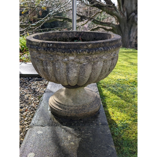 7 - Large Country House Style Reconstituted Stone  Garden Planter / Urn - Excellent Condition - Well Wea... 