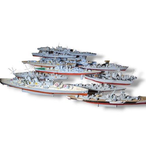 308 - Selection Of Vintage Prebuilt Model Boat Kits, Revell, Plus Lots More. Most 70/80s. Most Appear in G... 