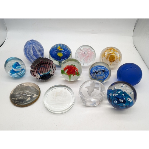 128 - Good Selection Paperweights, Caithness, Murano Etc. All Appear in Good Condition Without Major Damag... 