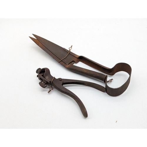 487 - Vintage Tools - Sheep Shears Plus Sawtooth Setter