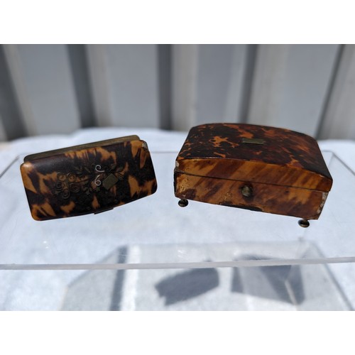 72 - Pair Antique Snuff Boxes, Tortoise Shell With Brass Wire Inlay With Floral Motif - Well Hinged With ... 