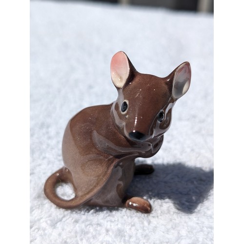 95 - Vintage Beswick Siamese Climbing Cat and Mouse Ornaments On Glass - Mouse has Repair To Foot, Comes ... 