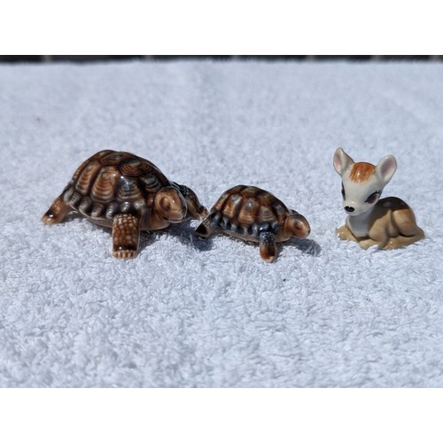 102 - Chuck Ren Brass Red Indian & Horse Figurine Entitled Deliverance, Two Scottish Piper Statues 15cm, N... 