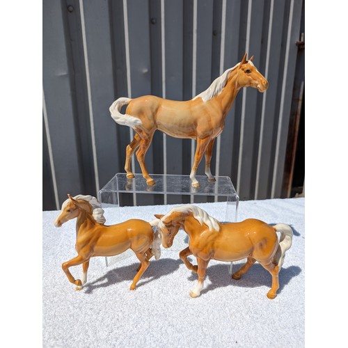 104 - Beswick Group (3) Palamino Swish Tail Has Reapairs To Legs, Two Smaller Ones Have Minor Ear Repairs ... 