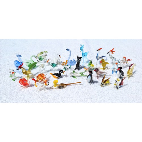 109 - Attractive Group Art Glass / Lamp Glass Miniature Animal Figurines. Most Appear Without Losses
